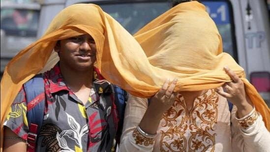 Weather Update: নববর্ষের শুরুতে ভ্যাপসা গরম, দক্ষিণবঙ্গে হালকা বৃষ্টির সম্ভাবনা 