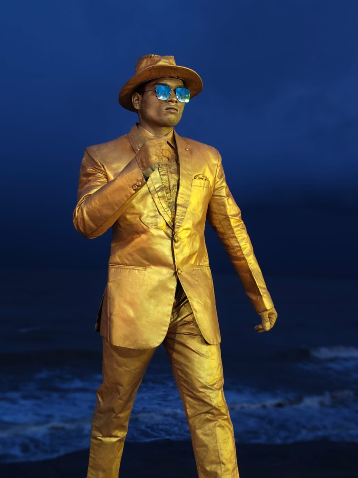 Unique technique of odisha man to attract digha tourists