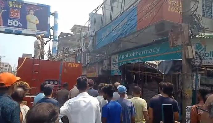 Fire: ‌স্বর্ণ ঋণ প্রদানকারী সংস্থার অফিসে আগুন