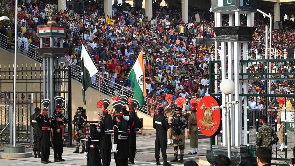 Does India and Pakistan are at war, who can declare it in India