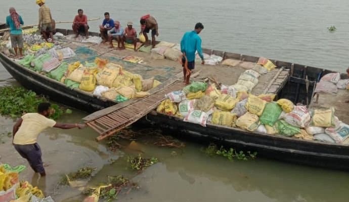 Hooghly: মাটি মাফিয়াদের দাপট অব্যাহত, ভাঙনের আতঙ্কে কাঁপছে বলাগড় 