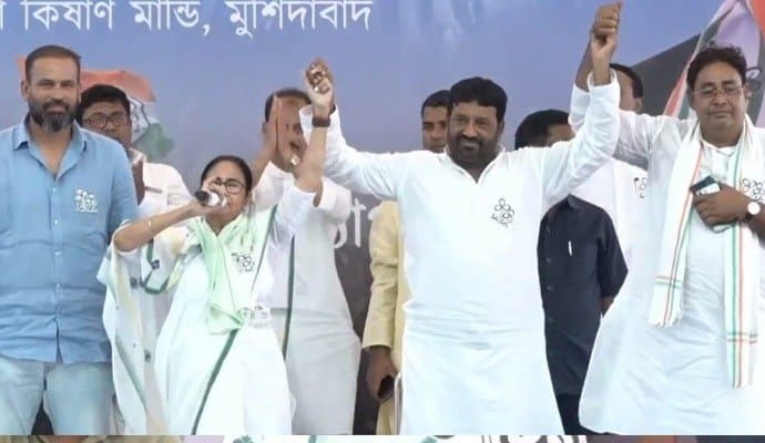 MAMATA: পরিযায়ী শ্রমিকরা ভোট না দিলে তাঁদের আধার কার্ড বাতিল করে দিতে পারে : মমতা