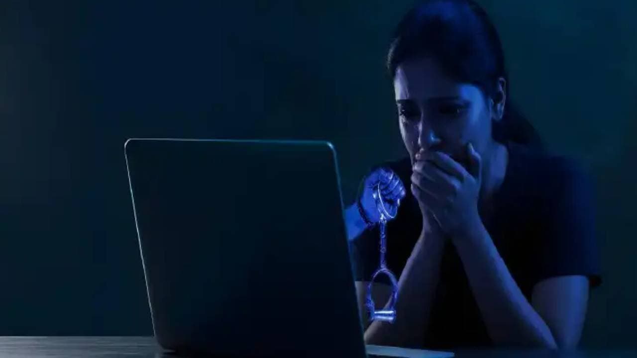 Woman loses 32 crores in digital arrest