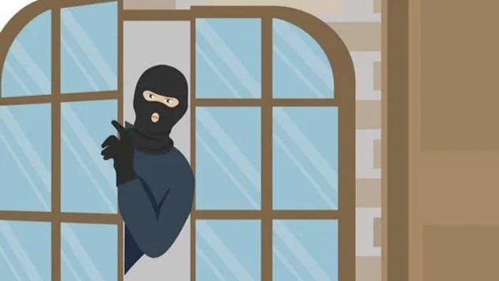 Attack on civic volunteers, then robbery at gold shop in murshidabad gnr 