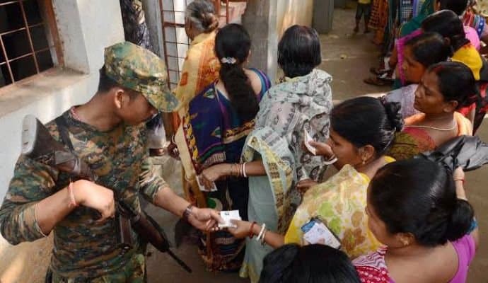 Election: পঞ্চম দফা থেকে আরও বাড়ছে কেন্দ্রীয় বাহিনীর সংখ্যা!‌ বিক্ষিপ্ত কিছু ঘটনা ছাড়া রাজ্যে ভোট শান্তিপূর্ণ, জানাল কমিশন