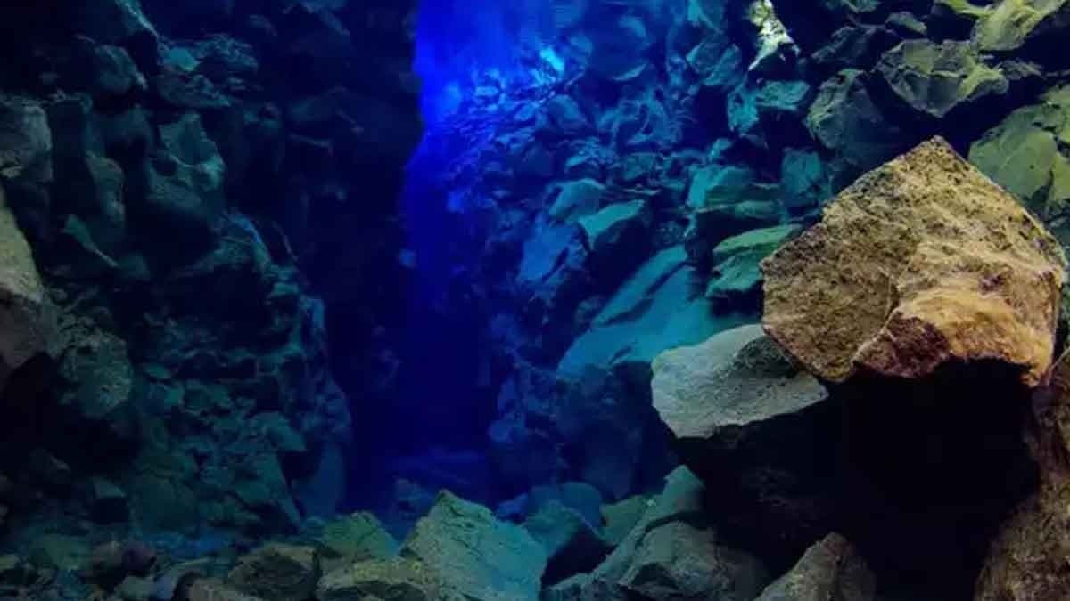 This chilly place on the Earth allows you to snorkel between two tectonic plates gnr 