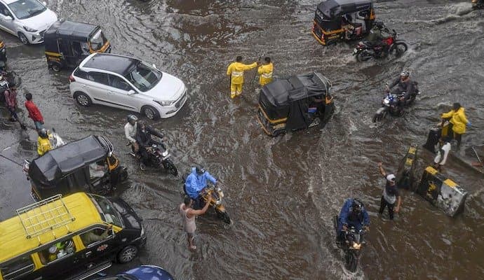 Mumbai witnesses heavy rains again; streets waterlogged, flight operations hit