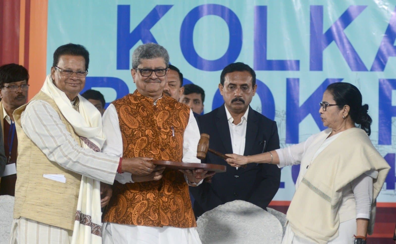 kolkata book fair open today