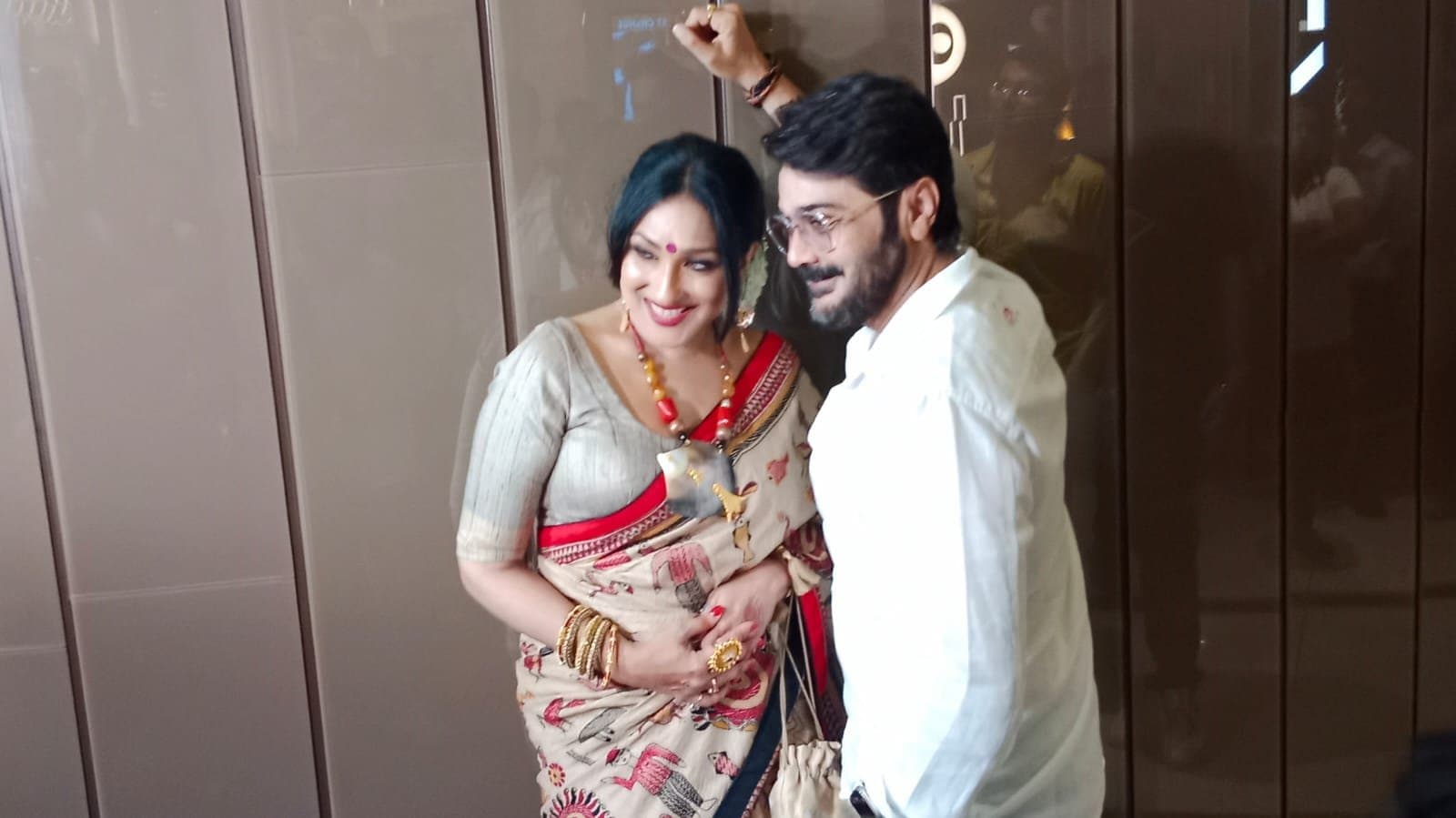 Prosenjit-Rituparna: 'অযোগ্য'র প্রিমিয়ারে প্রসেনজিতের সঙ্গে ৫১তম ছবির ভাবনা ঋতুপর্ণার, 'প্রসেন'-এর 'প্রেমে' পড়ার কথা কবুল কৌশিকের!  