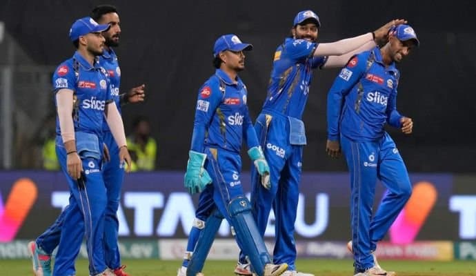 Kolkata Knight Riders: থুসারা-বুমরার দাপুটে বোলিং, মণীশ আর ভেঙ্কটেশের জুটিতে ভর করে মুম্বাইকে ১৭০ রানের টার্গেট দিল কেকেআর