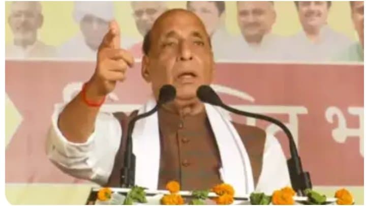 RAJNATH: দেশকে যিনি নেতৃত্ব দেবেন তিনি পালিয়ে গেলেন: রাজনাথ সিং