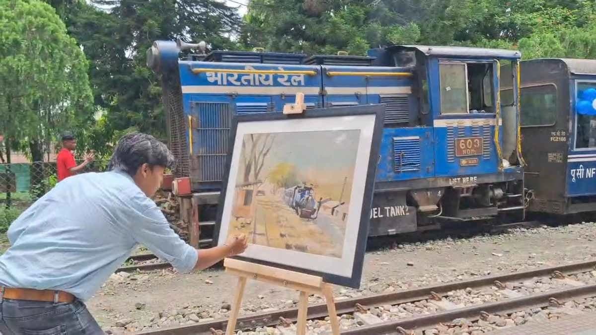 Birthday of Toy train celebrated in Darjeeling