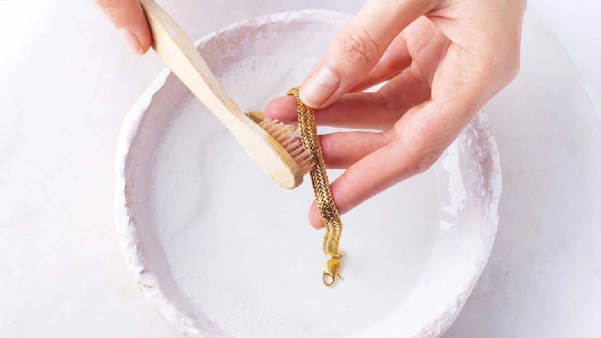 Five home tips to clean your gold jewellery