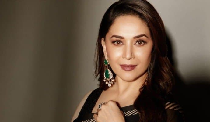 Madhuri Dixit: 'খুন' করেছেন মাধুরী দীক্ষিত? বলিউডের 'ধক ধক গার্ল'- এর খবরে উত্তাল নেটপাড়া