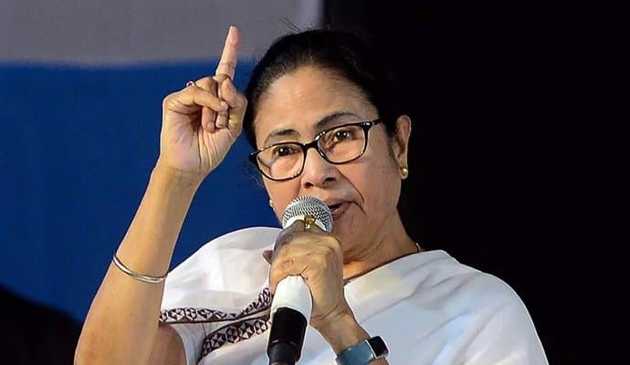 'দল পাশে ছিল, থাকবে', মহুয়াকে বহিষ্কারের পর বার্তা মমতার
