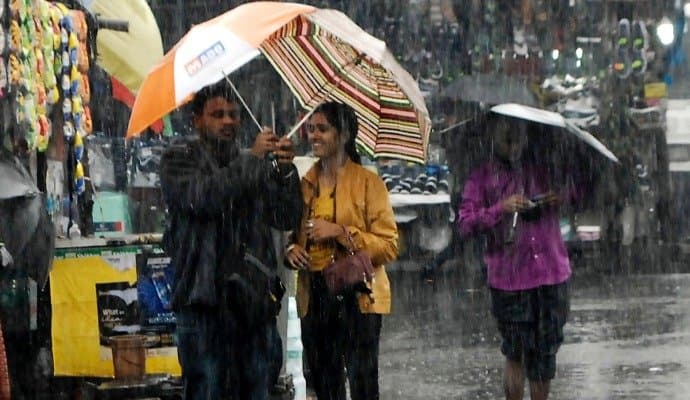 Weather: ‌আজ কালবৈশাখীর সম্ভাবনা?‌ বৃষ্টি চলবে শুক্রবার অবধি 