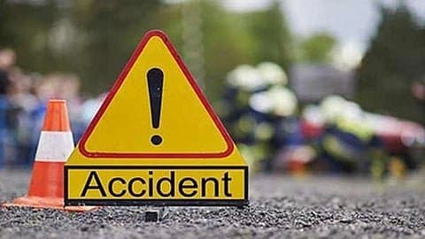 Speedy Car Runs Over Market Atleast 10 Injured in Kolkata