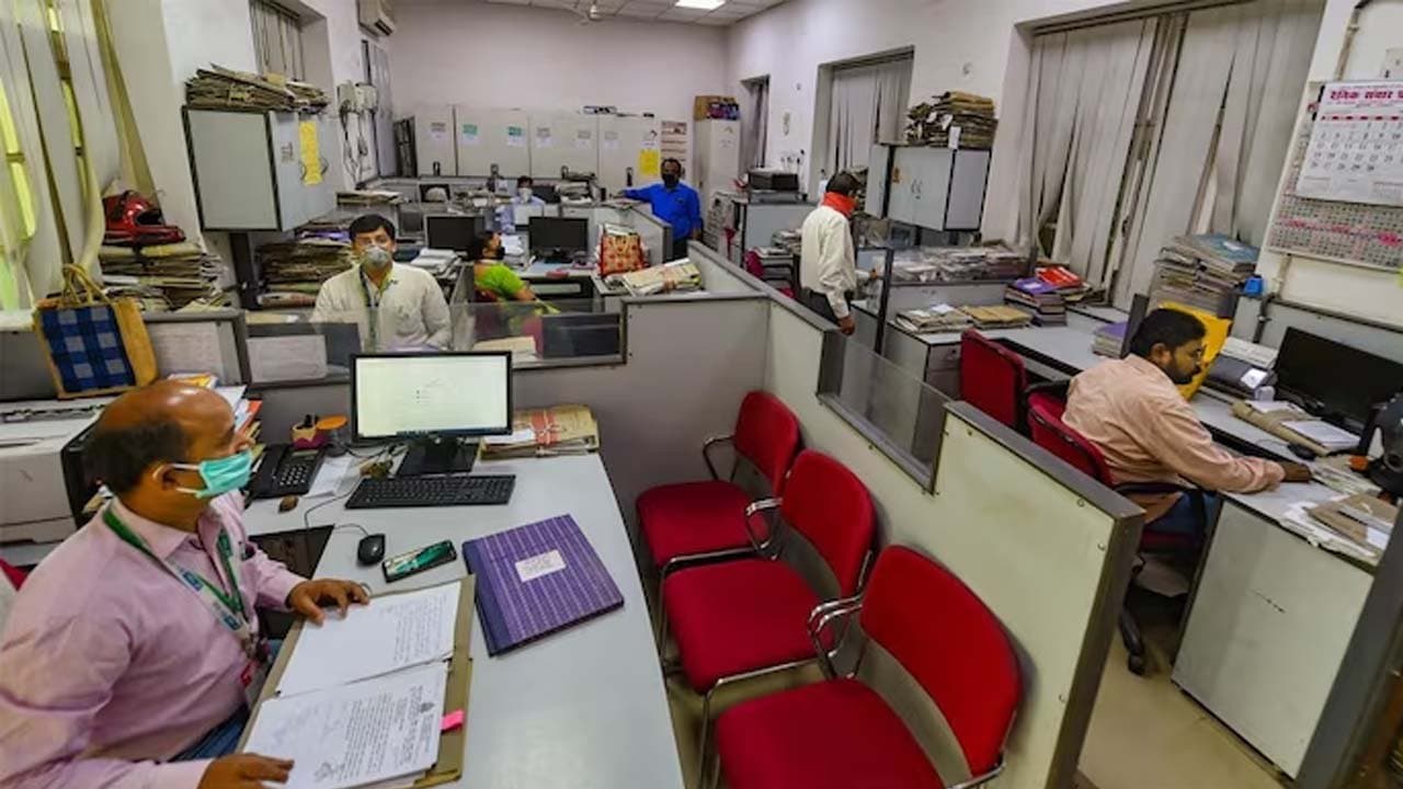 নতুন শ্রম আইন: কর্মচারীরা অবশ্যই জানুন এই ১০ বদল