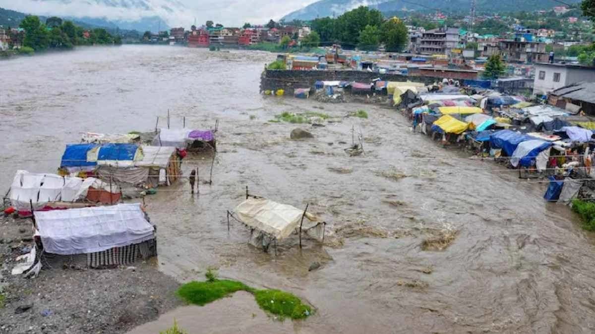 Viral Video Students take helicopter to reach exam centre in Uttarakhand