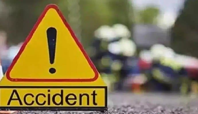 Died: ‌নয়ানজুলিতে উল্টে গেল ভ্যান, মৃত দাদু ও নাতি 