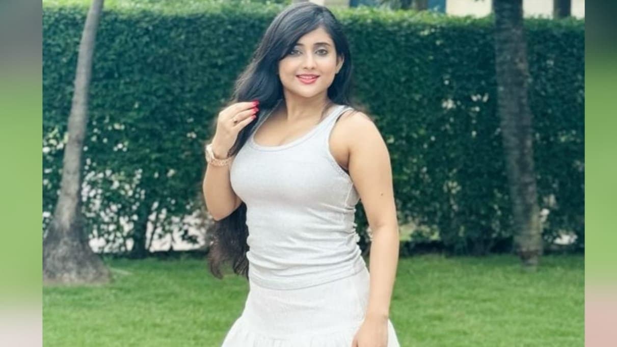 tollywood actress soumitrisha kundu worried about love which sended her zomato ent