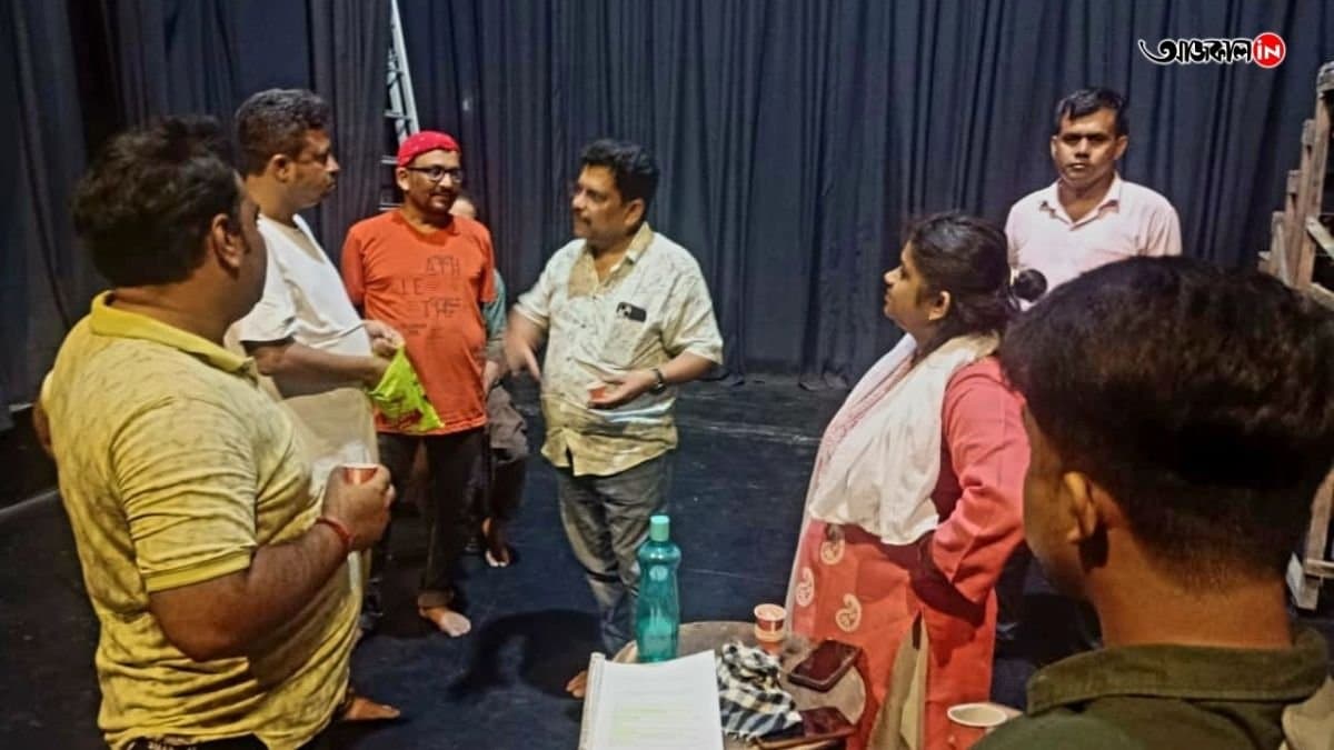 এ বার মনোজ মিত্রের অভিনীত চরিত্রে মঞ্চে তৃণমূল বিধায়ক ? 'আবার বাঞ্ছা' নাটকে এ বার দেখা যাবে নারায়ণ গোস্বামীকে