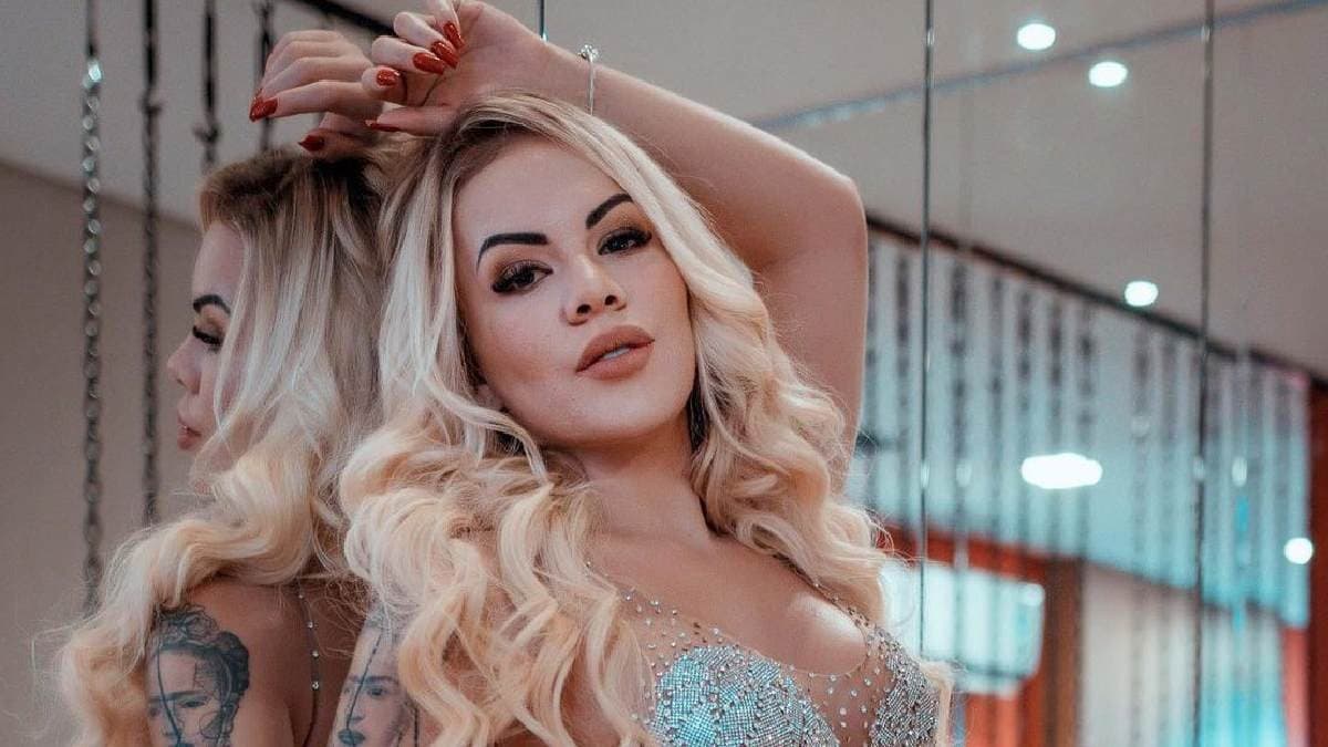 Brazilian Model suffers frostbite during photoshoot