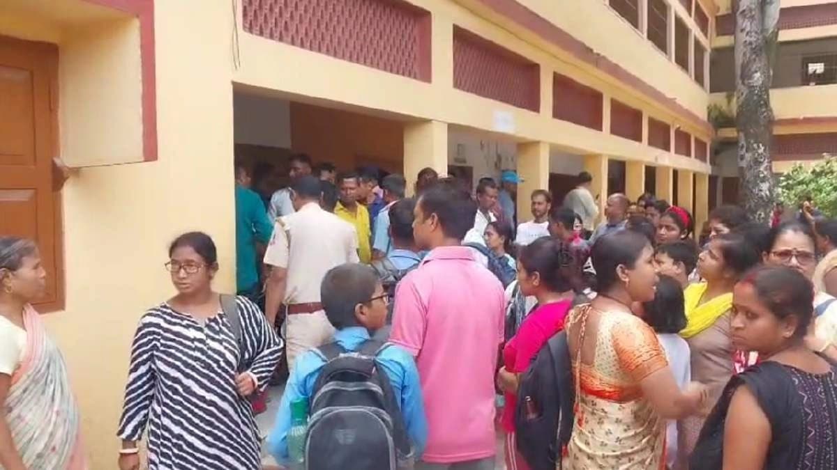 Police detained a housekeeping staff for doing nuisance with a female student inside the school