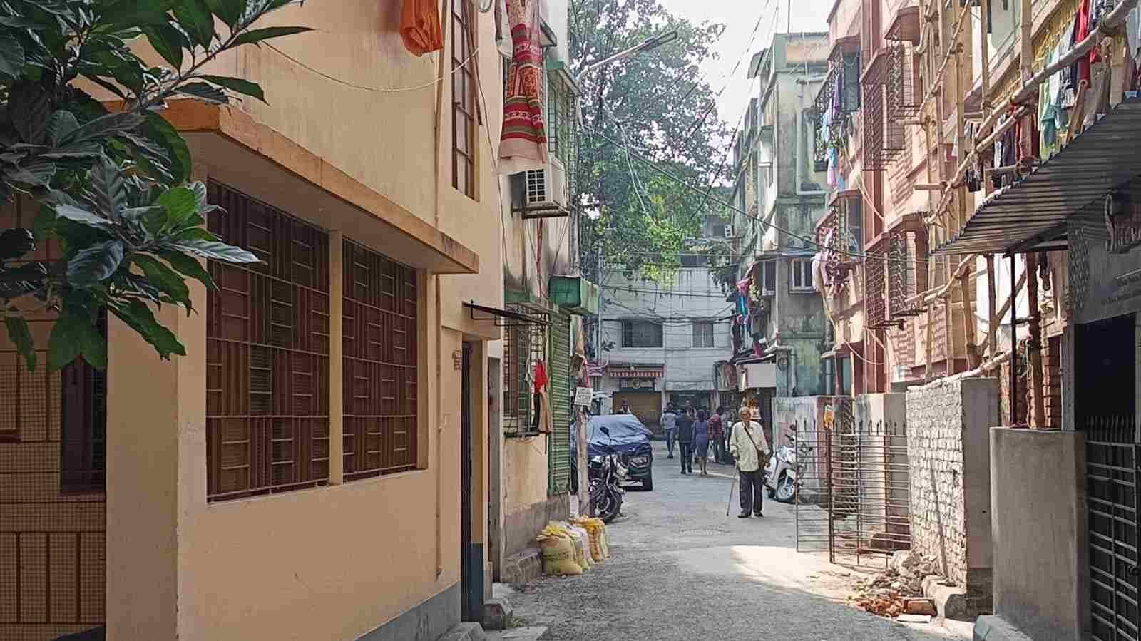 ক্লাবে ঝামেলা সামাল দিতে গিয়েছিলেন, শহরে আক্রান্ত খোদ পুলিশ