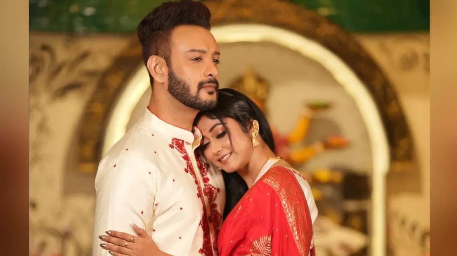 নিশুতি রাতে একসঙ্গে ছুটিতে না আউটডোর শুটিংয়ে সাহেব-সুস্মিতা? জুটির পোস্ট ঘিরে ফের প্রেমের জল্পনা 