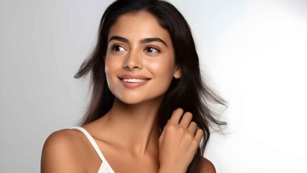 অফিস থেকে ফিরেই ত্বক বিবর্ণ দেখায়? রোজকার রূপচর্চার সময় না পেলে ভরসা রাখুন এই ঘরোয়া নাইট ক্রিমে