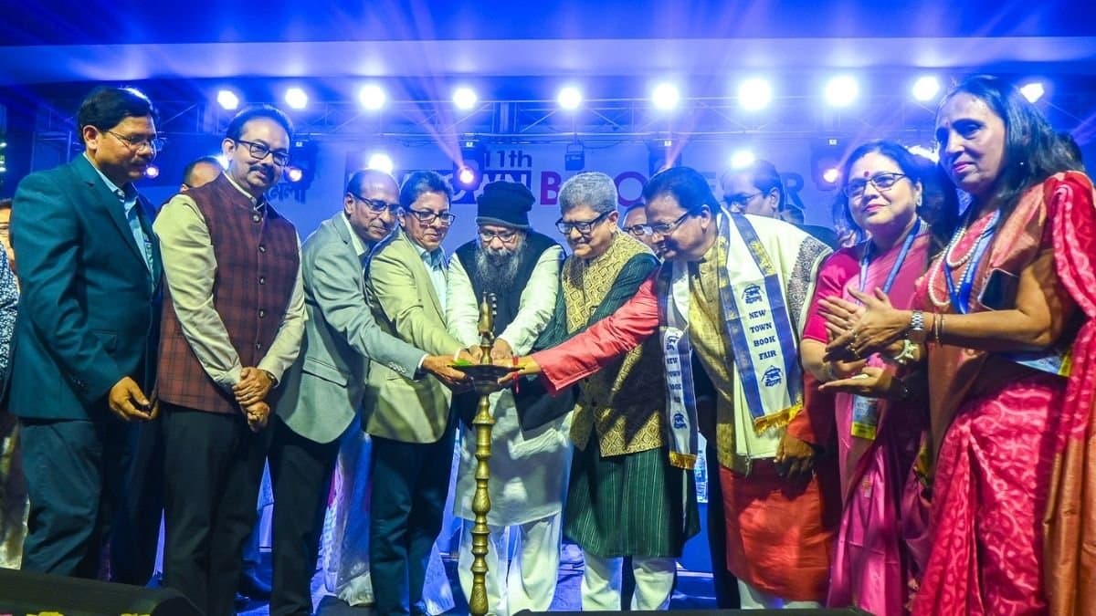 ১০০-এর বেশি স্টল, থিকথিকে ভিড়! নিউটাউনে বইমেলায় শীতের হাওয়া মেখে বই যাপন