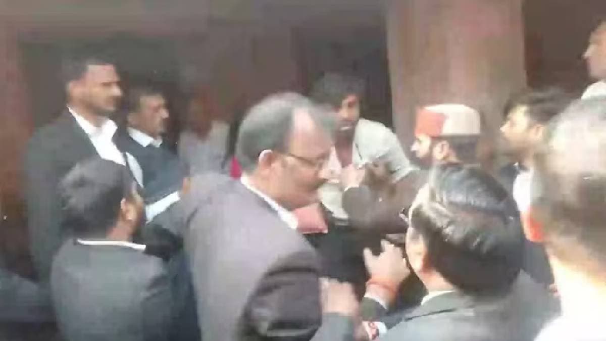 Lawyers thrash Muslim man who reached court to marry Hindu woman