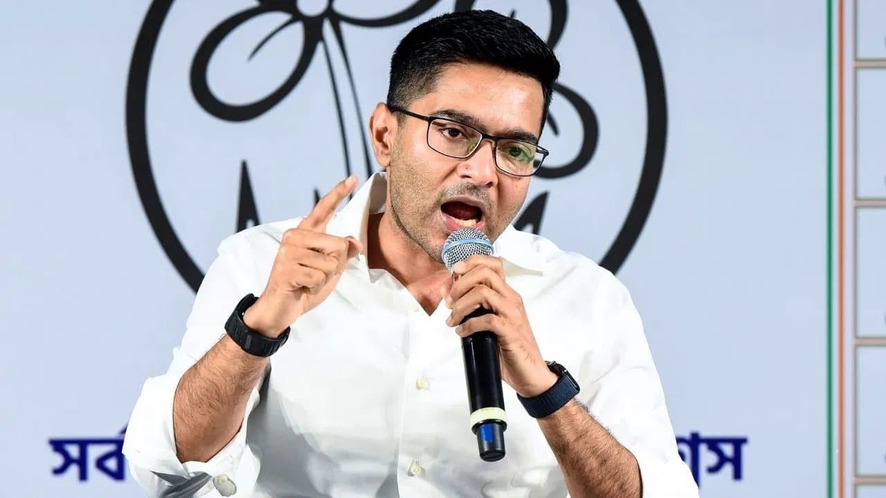 সোমে দলীয় নেতাদের সঙ্গে বৈঠক অভিষেকের