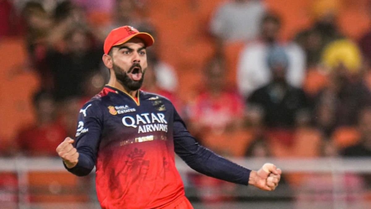 IPL 2025: A touching moment saw Virat Kohli seeking blessings from Shreyas Iyers father 