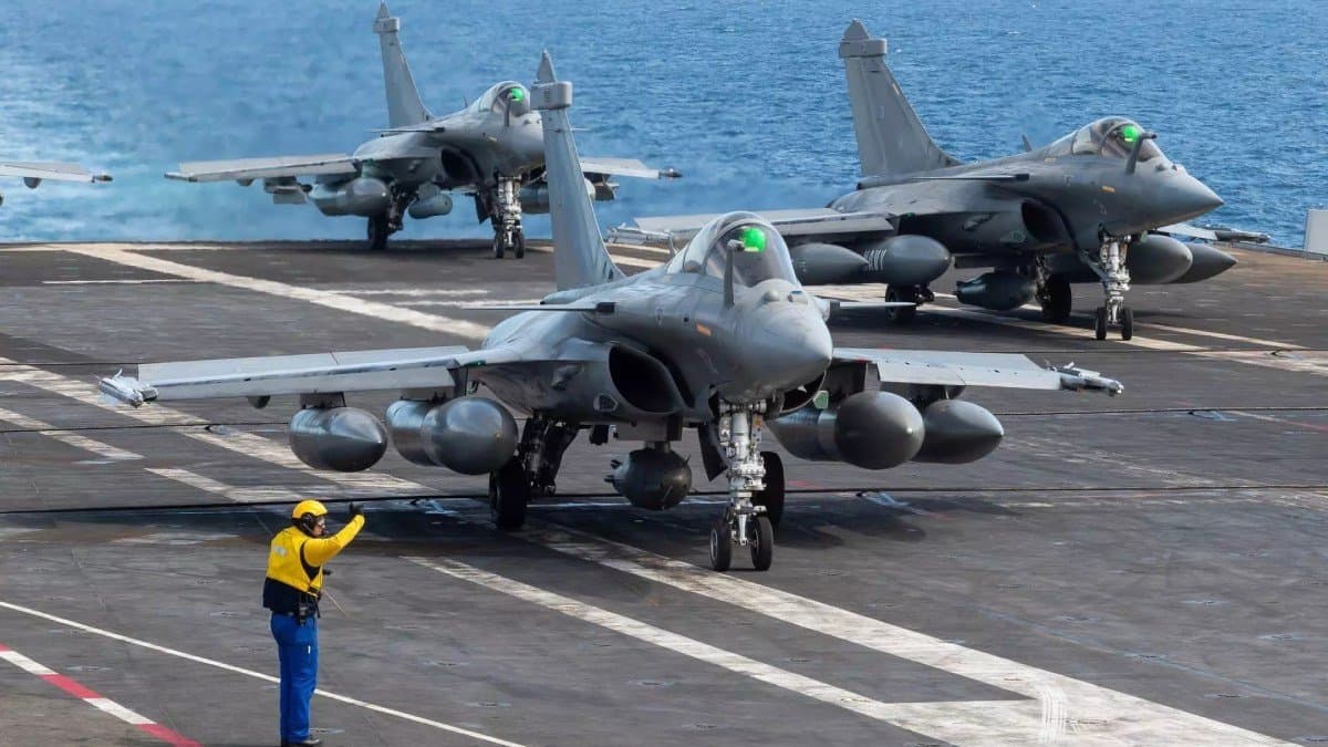 India signs 63000 crores deal with France to buy 26 Rafale Marine