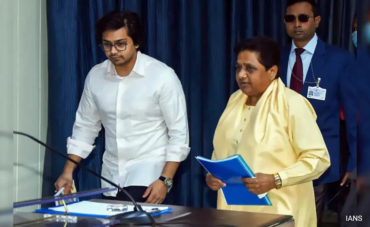 MAYAWATI: ভাইপোকে সরিয়ে দিয়ে এক ঢিলে দুই পাখি মারলেন মায়াবতী