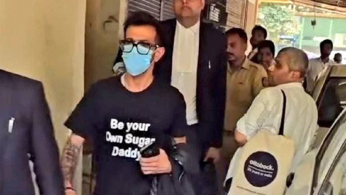 Writing On Yuzvendra Chahal T-Shirt During Divorce Hearing Sets Internet Ablaze