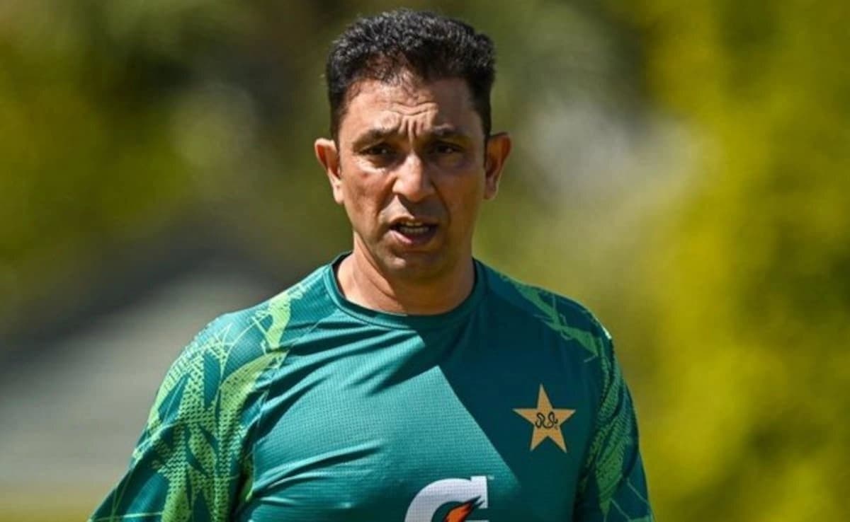 Fearing of huge compensation PCB hesitant to release coach Azhar Mahmood 