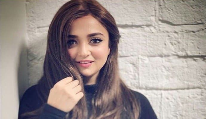 Monali Thakur: মা-বাবাকে হারিয়েও নতুন অভিভাবক পেলেন মোনালি ঠাকুর
