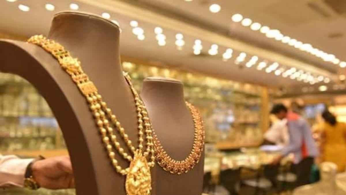 Gold Price Big Drop Today Check 22 and 24 Carat Gold Price on 14 May