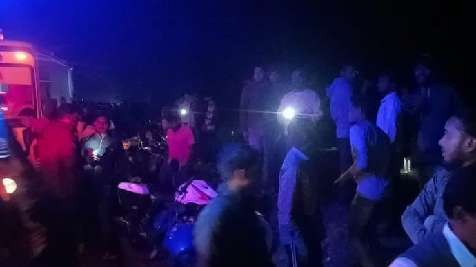 Train Accident: আগুন আতঙ্কে ট্রেন থেকে ঝাঁপ, ঝাড়খণ্ডে ভয়াবহ দুর্ঘটনায় মৃত ২