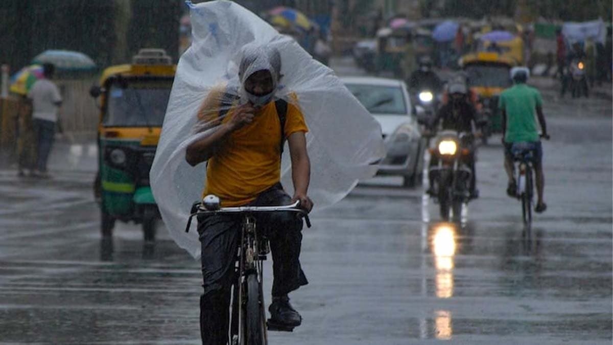 IMD Weather Forecast Extremely Heavy Rainfall Red Alert in Six Districts in Bengal