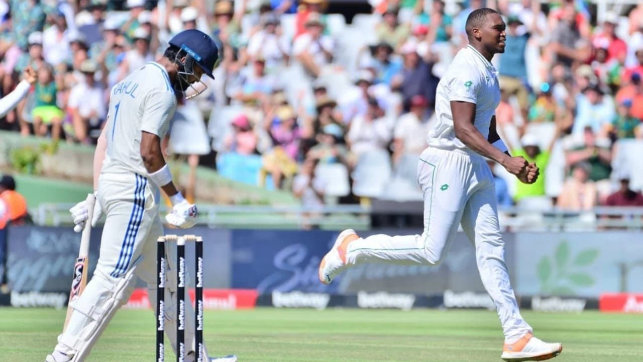 India-South Africa: ০ রানে ৬ উইকেট, একদিনে মোট ২৩! ব্যাটারদের ব্যর্থতা ঢেকে ভারতকে ম্যাচে রাখলেন সিরাজ, মুকেশরা