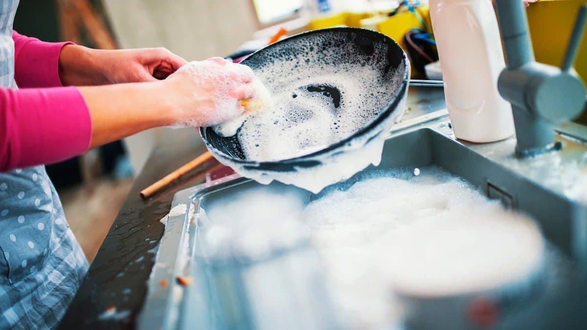 By making these mistakes while washing dishes your health could be at risk
