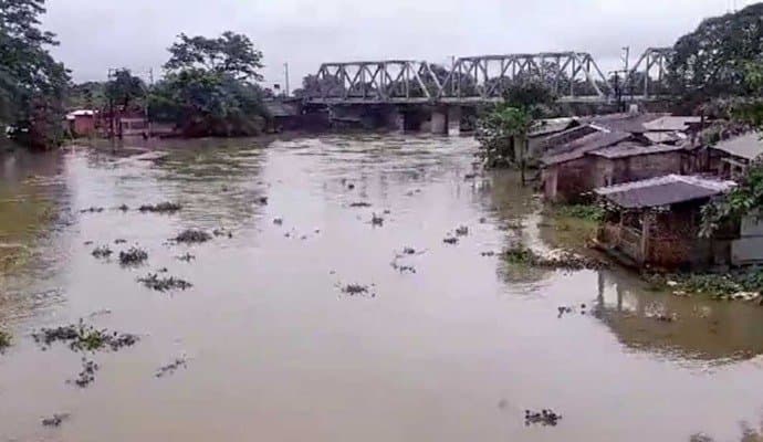 Assam Flood: অসম বন্যায় ক্ষতিগ্রস্ত দেড় লক্ষের বেশি মানুষ, সবথেকে বেশি ক্ষতি করিমগঞ্জে