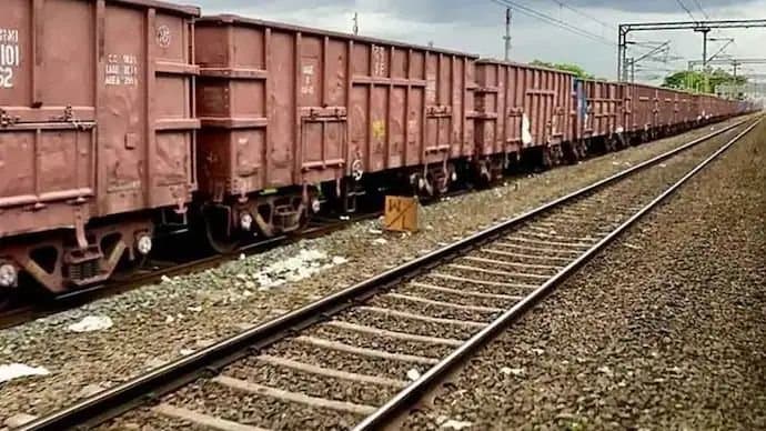 Train Accident: দু'দিনে ফের রেল দুর্ঘটনা যোগীরাজ্যে, এবার লাইনচ্যুত মালগাড়ি, উল্টে গেল একাধিক বগি 