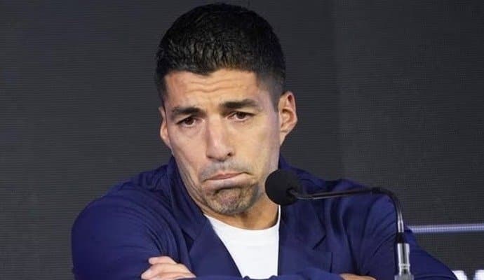 Uruguay striker Luis Suarez announces international retirement 