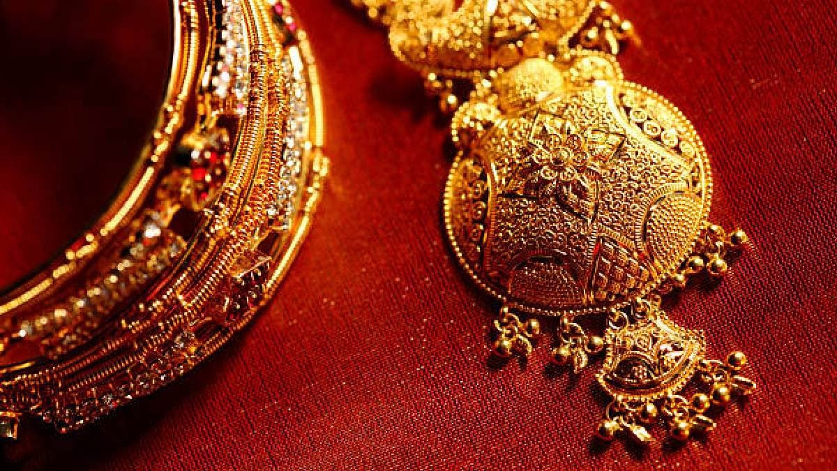 Gold Price Today Price fall Check 22 and 24 Carat Gold Price on 8 April