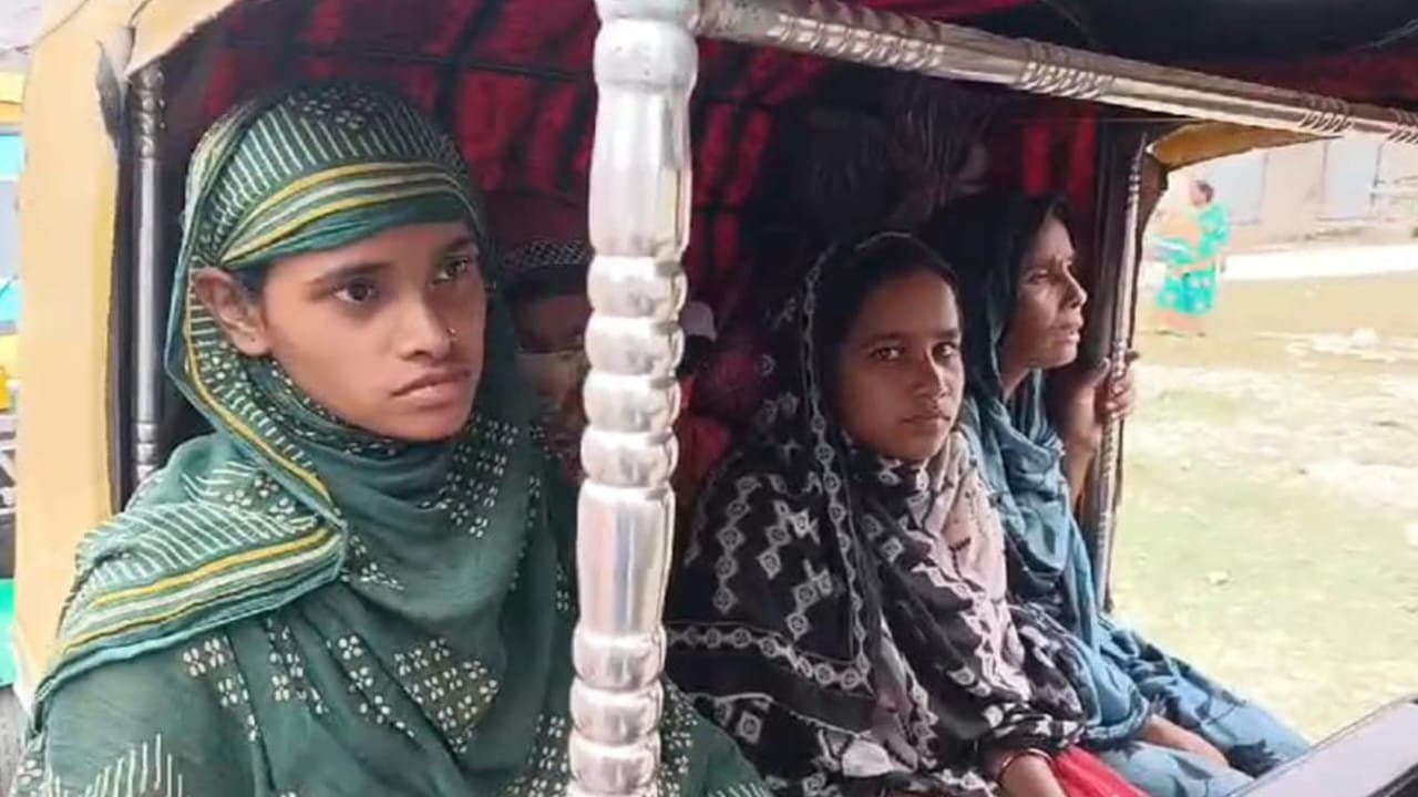 Joynagar: দলুয়াখাকিতে ফেরা শুরু মহিলাদের, অশান্তি এড়াতে ২৪ ঘন্টা মোতায়েন পুলিশ 
